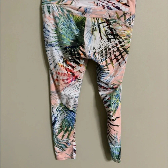 Fabletics Size Small Tropical Printed Capri Leggings Workout Gym Yoga - Picture 2 of 6